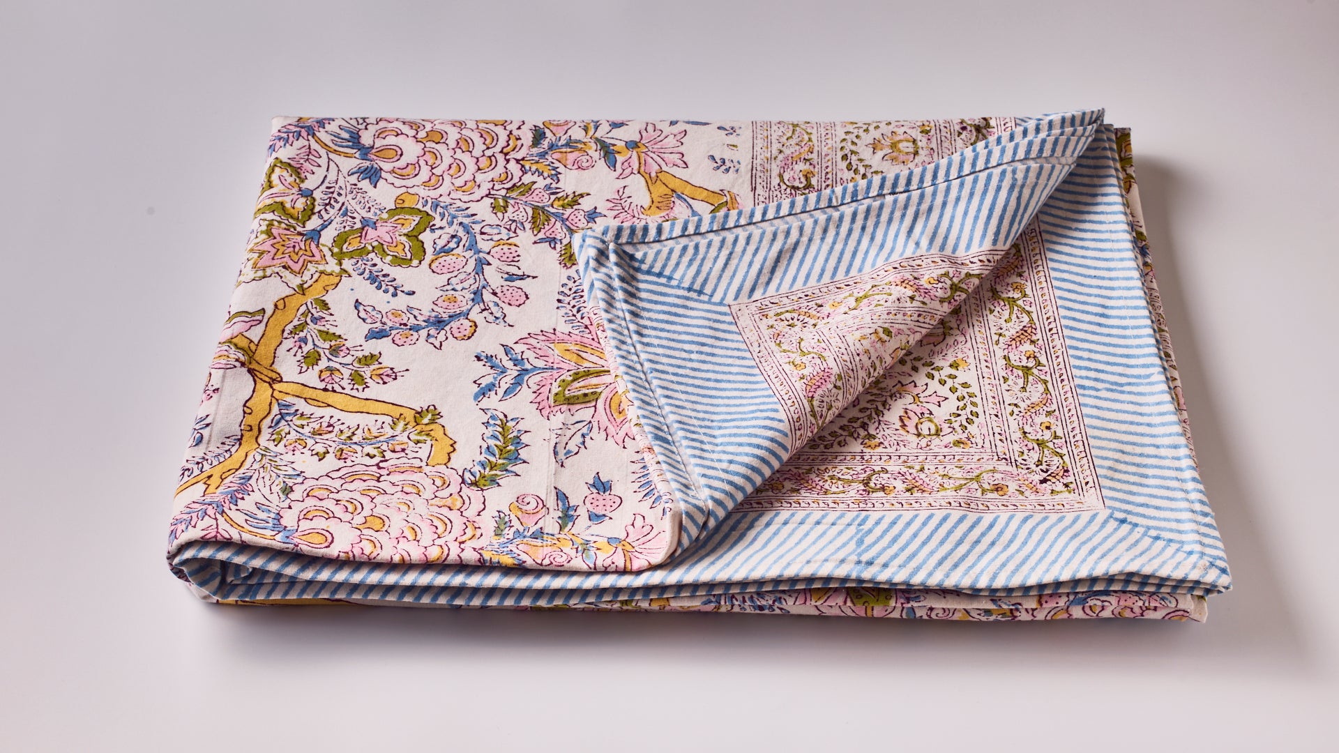 מפת שולחן אמבר