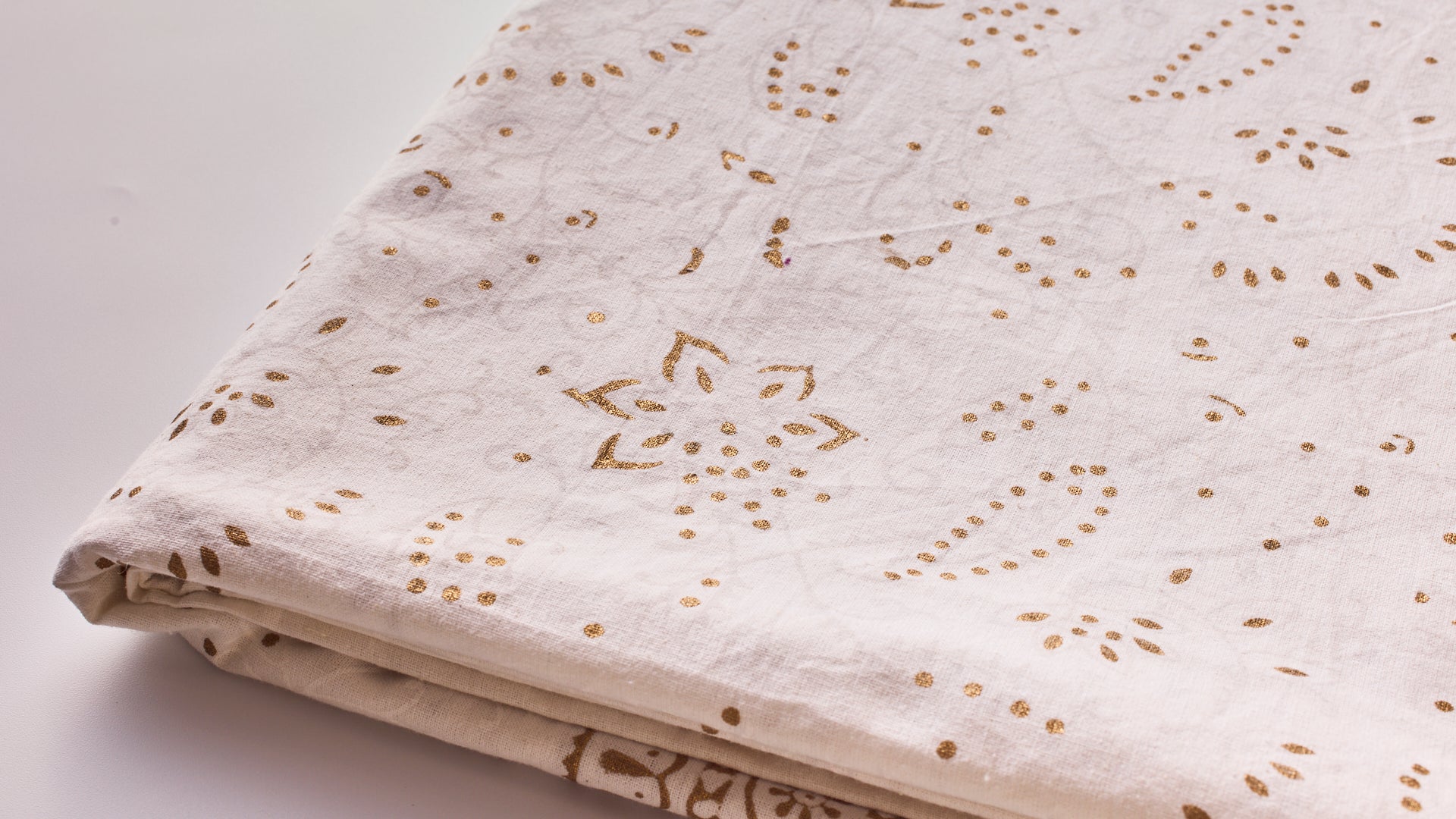 מפת שולחן גולדי