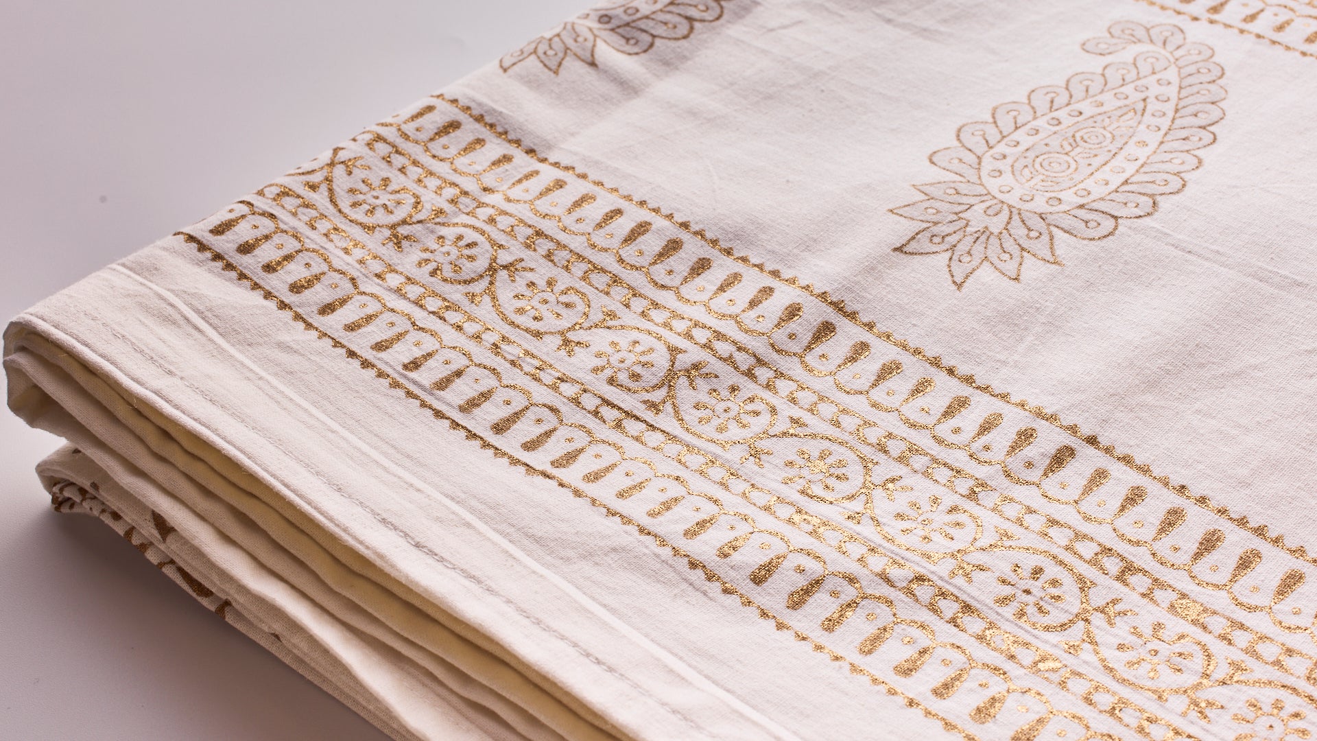 מפת שולחן גולדי