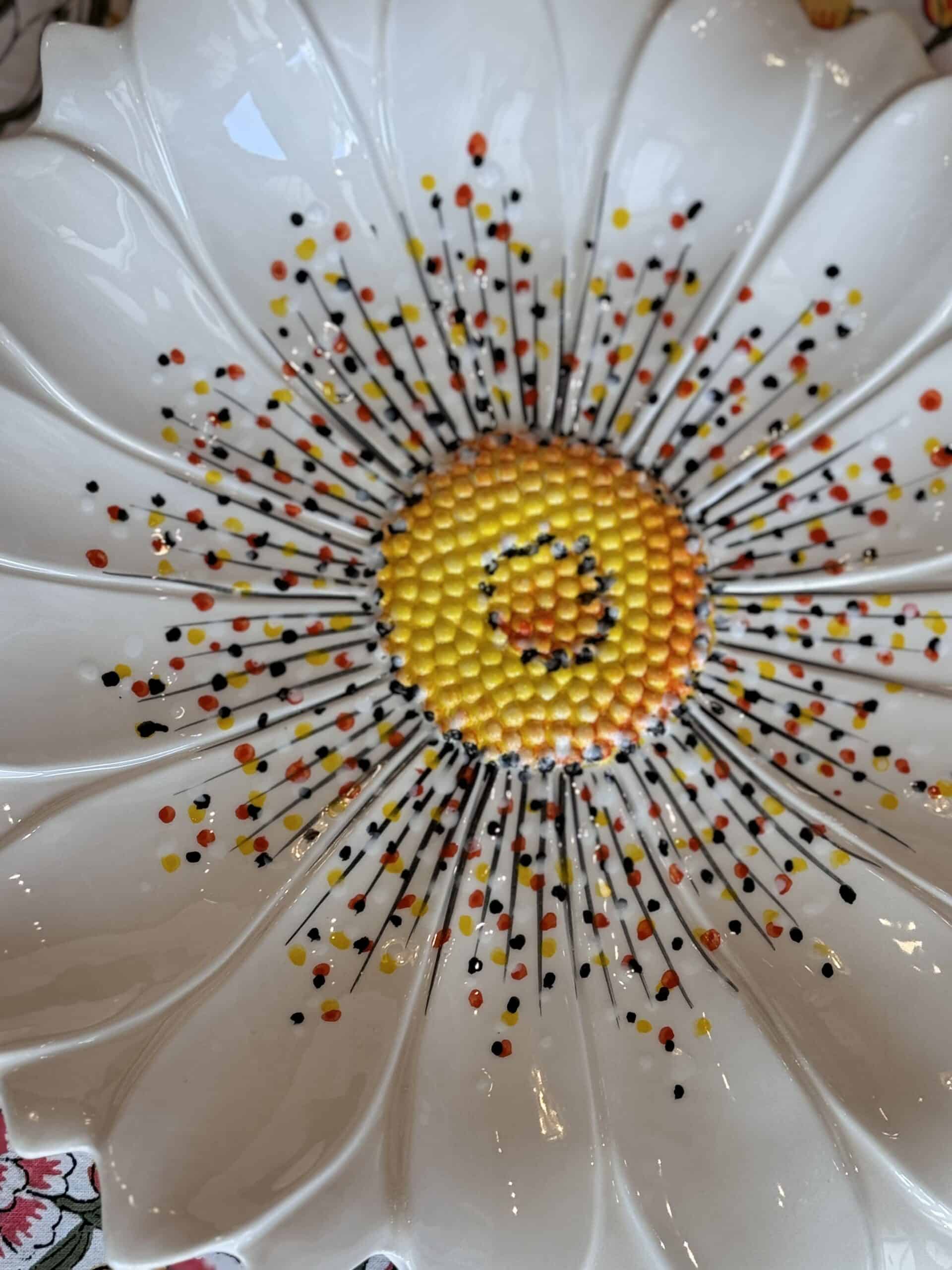 צלחת Daisy Dotted Serving Flora - פיית השולחן