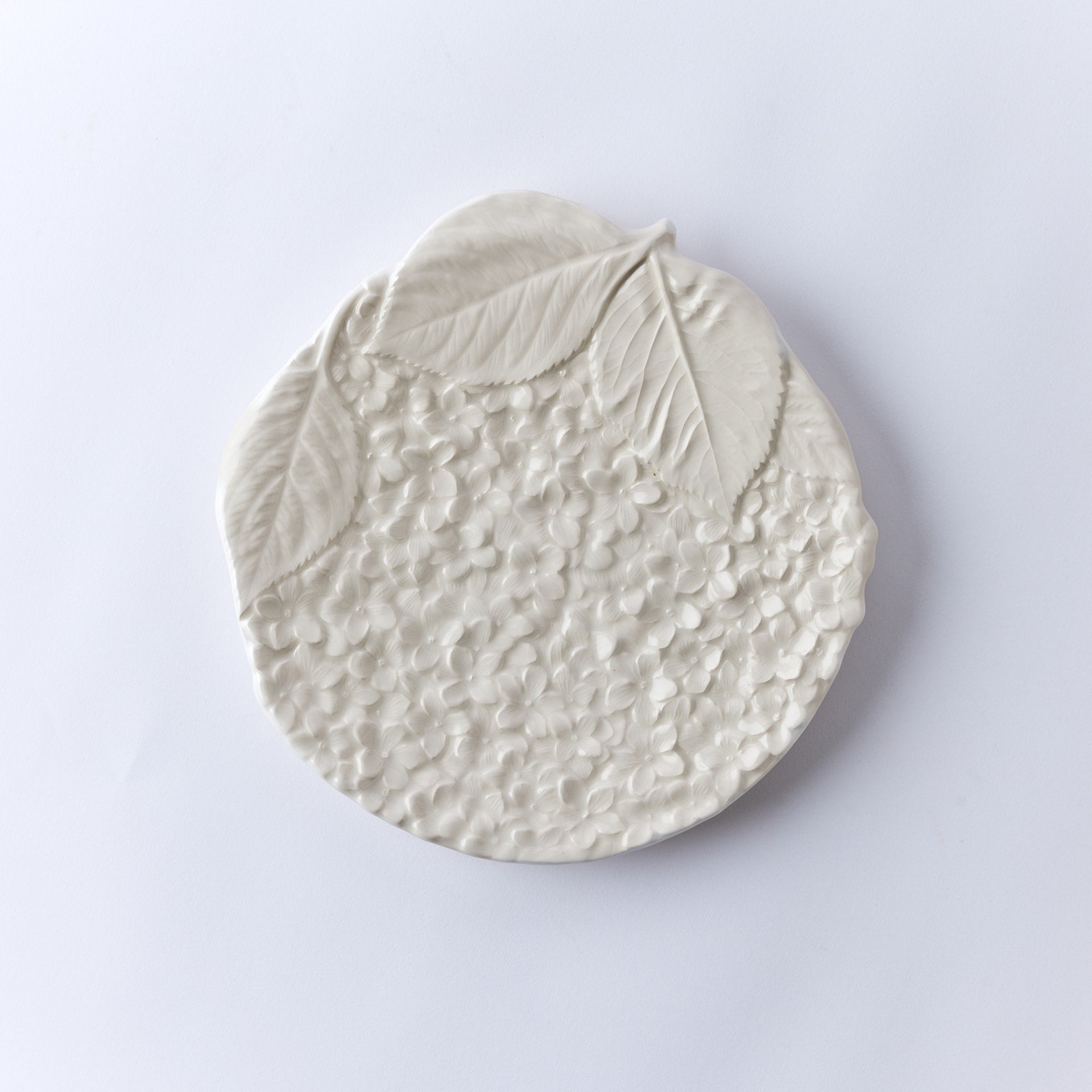 צלחת מנה ראשונה לבן Hydrangea - פיית השולחן