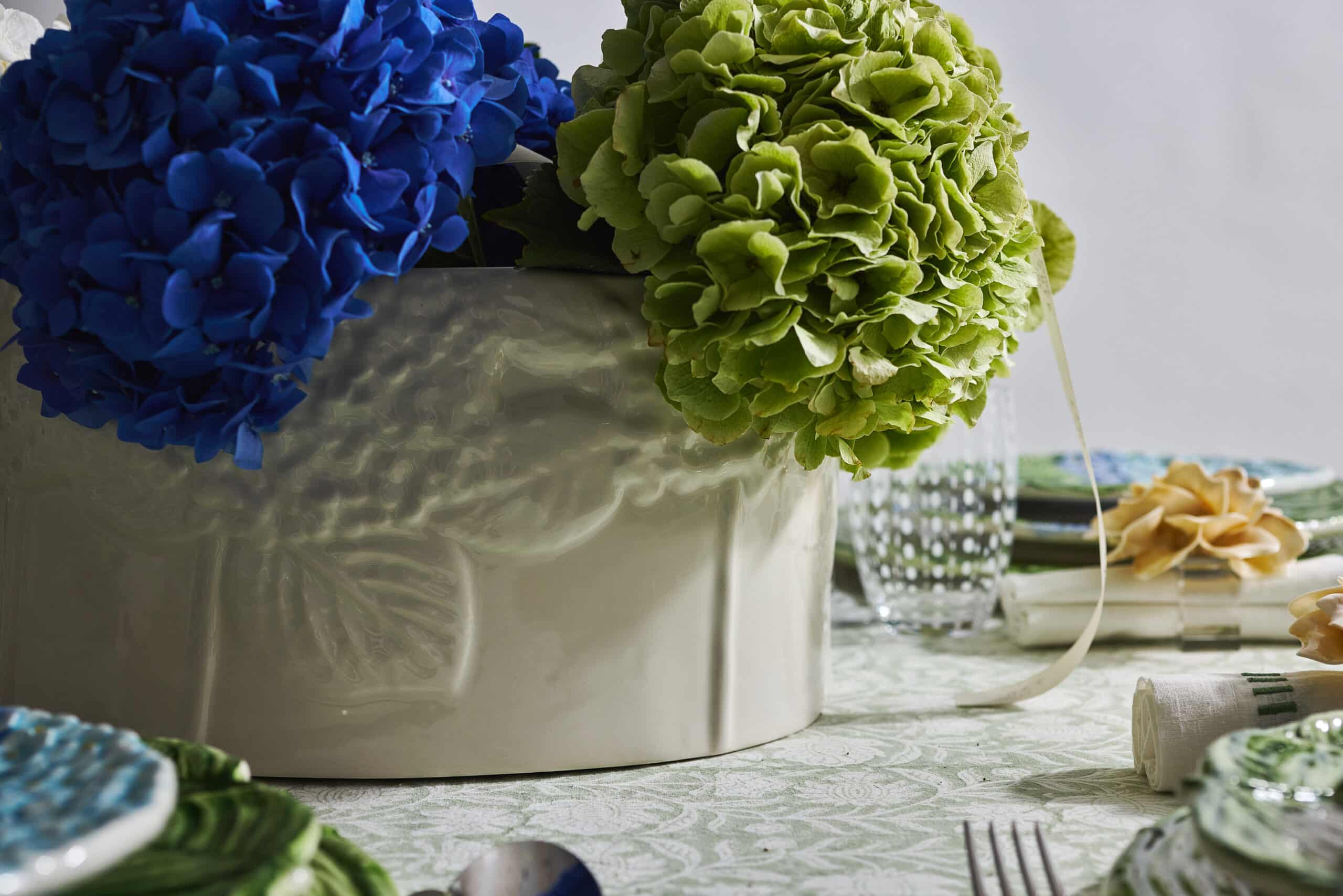 אדנית/קערת הגשה בעיטור הורטנציה - פיית השולחן