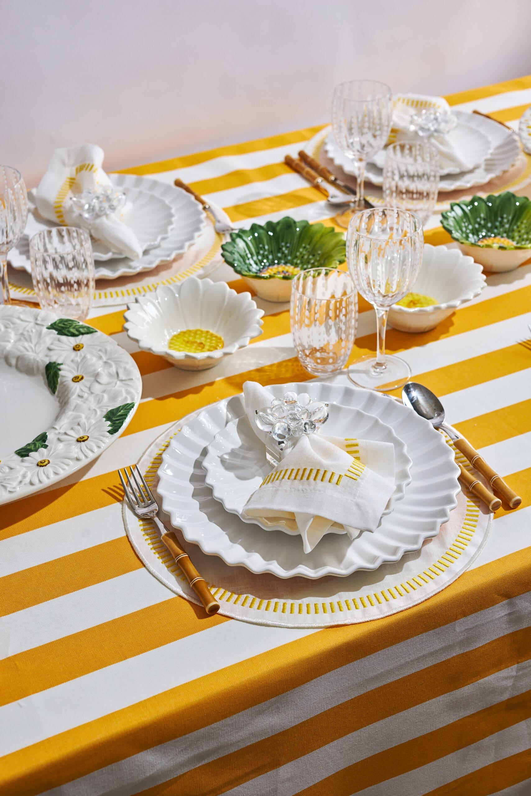 מפות – מפת פסים צהוב כהה - פיית השולחן