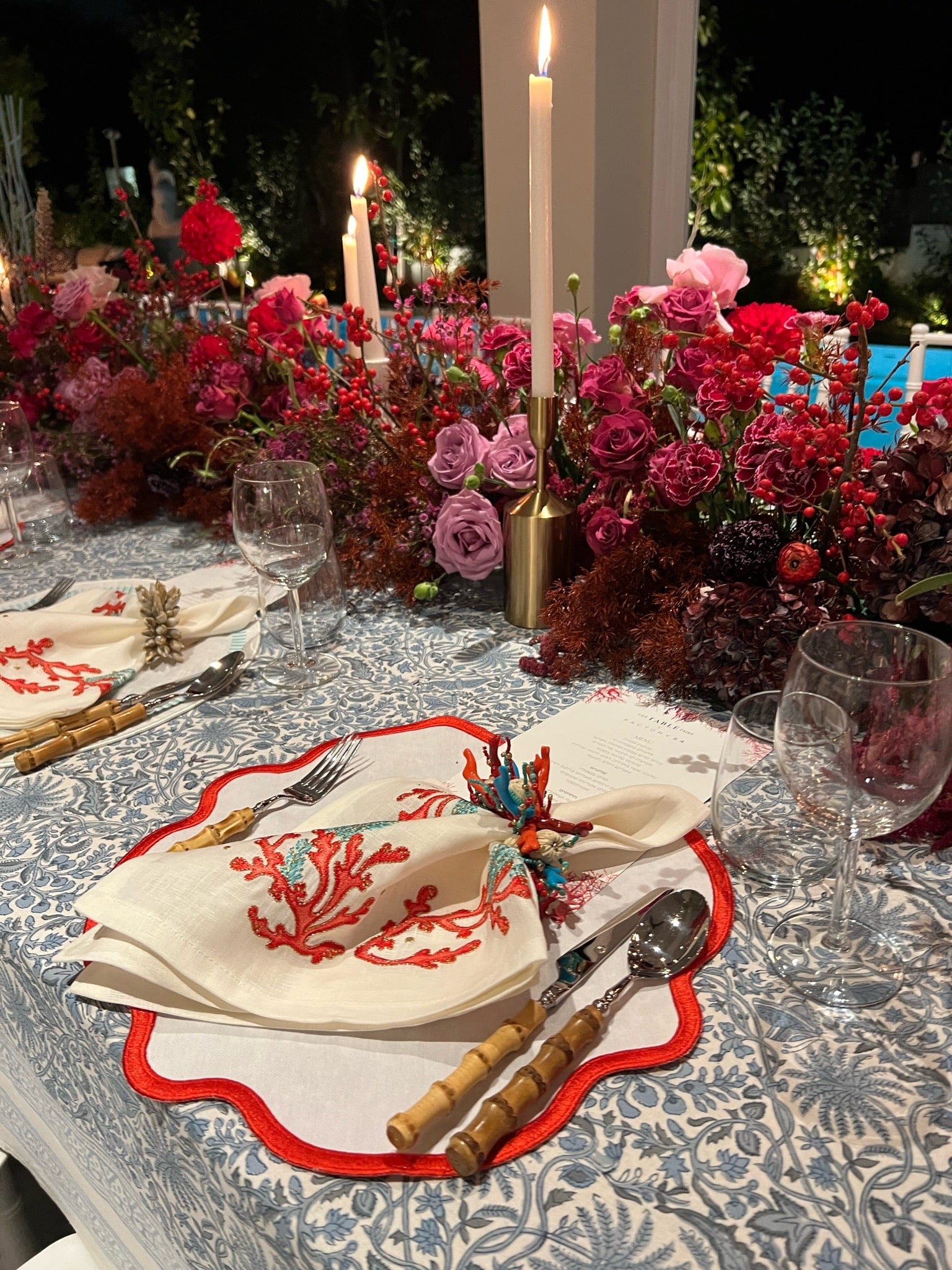 מפית קורל Spray לבן, קורל & טורקיז - פיית השולחן