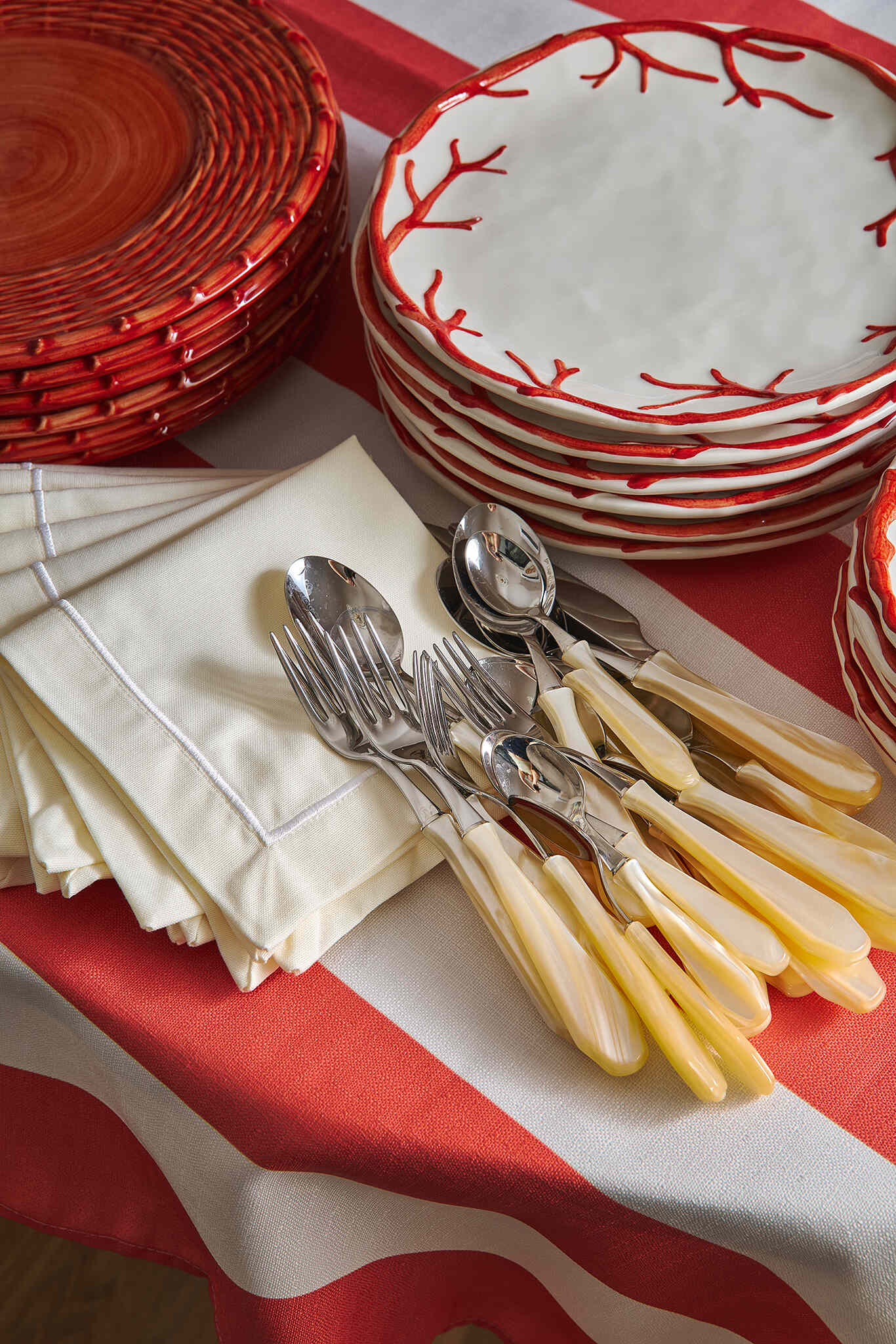 Rent the Look קורל table - פיית השולחן