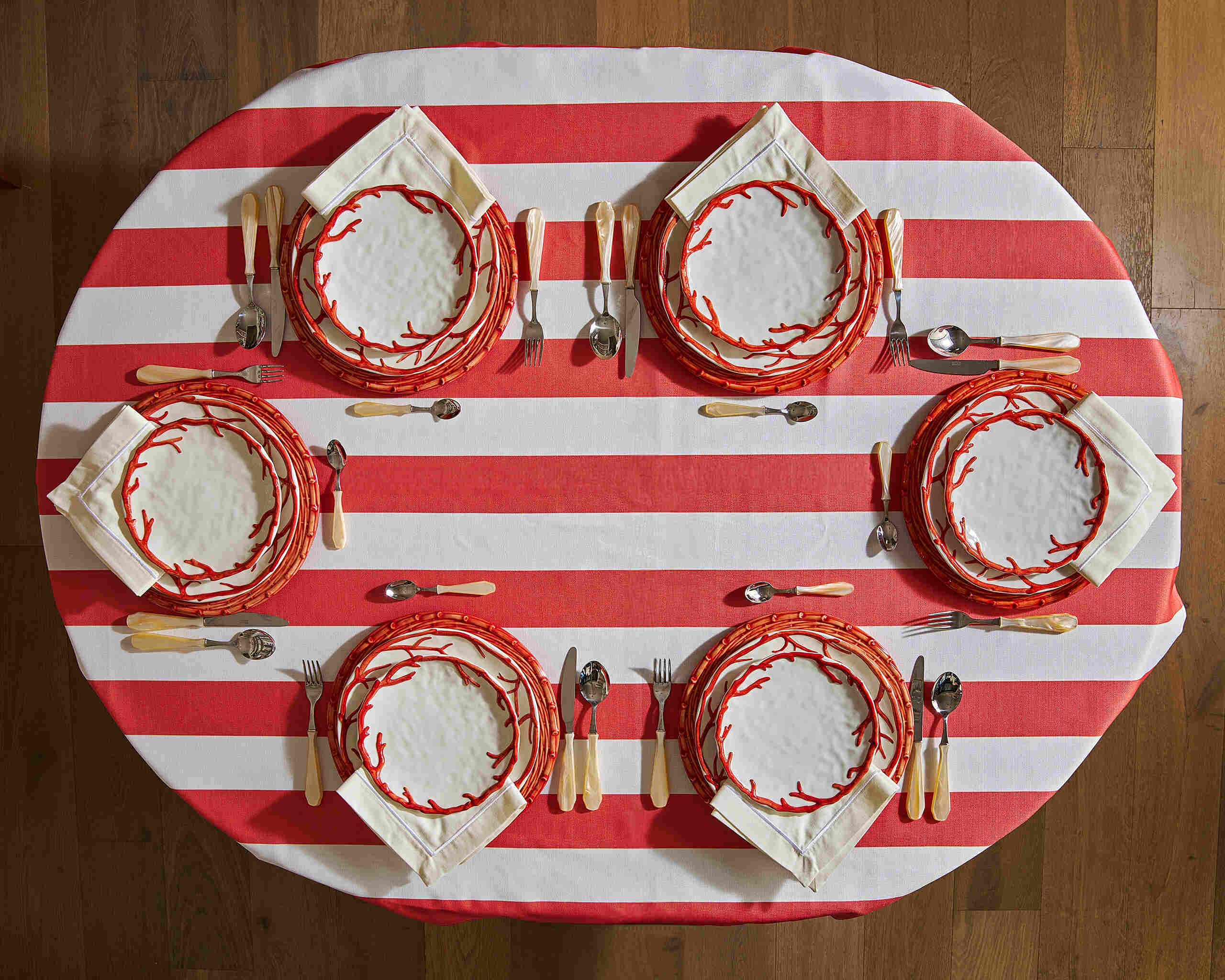 Rent the Look קורל table - פיית השולחן