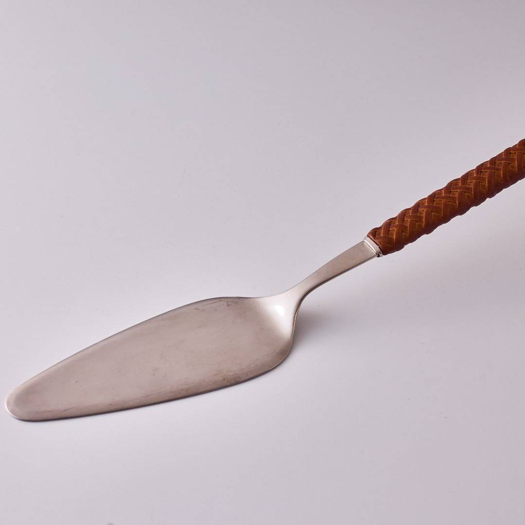 Bottega Brown Woven Cake Knife - פיית השולחן