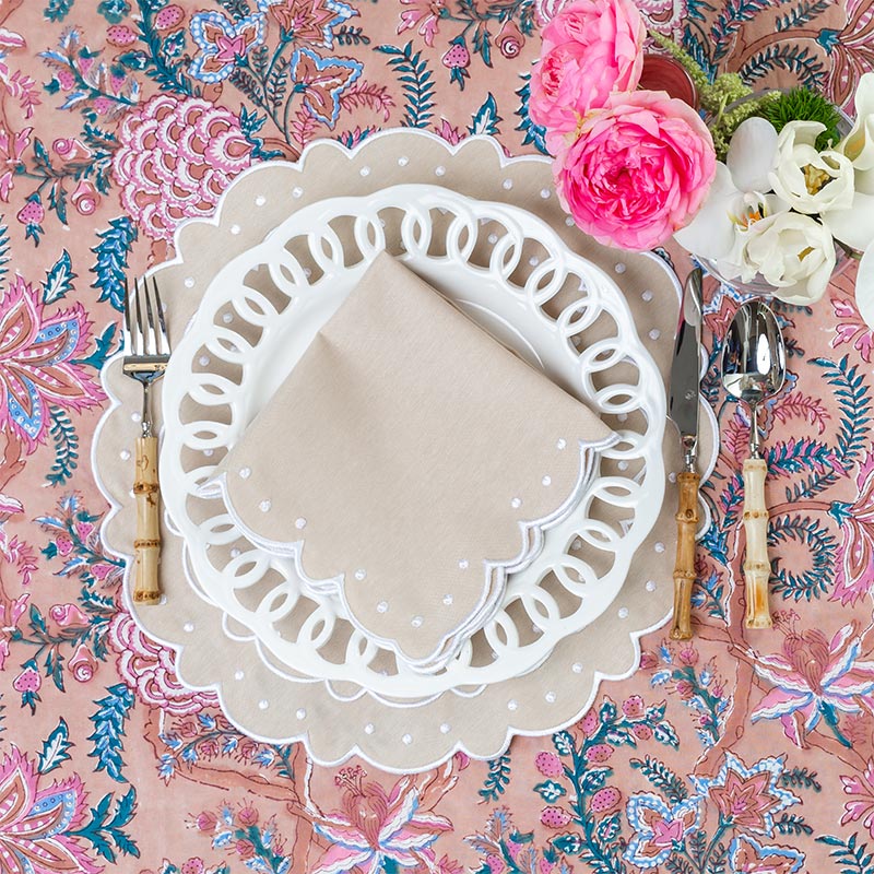 Mia - פיית השולחן