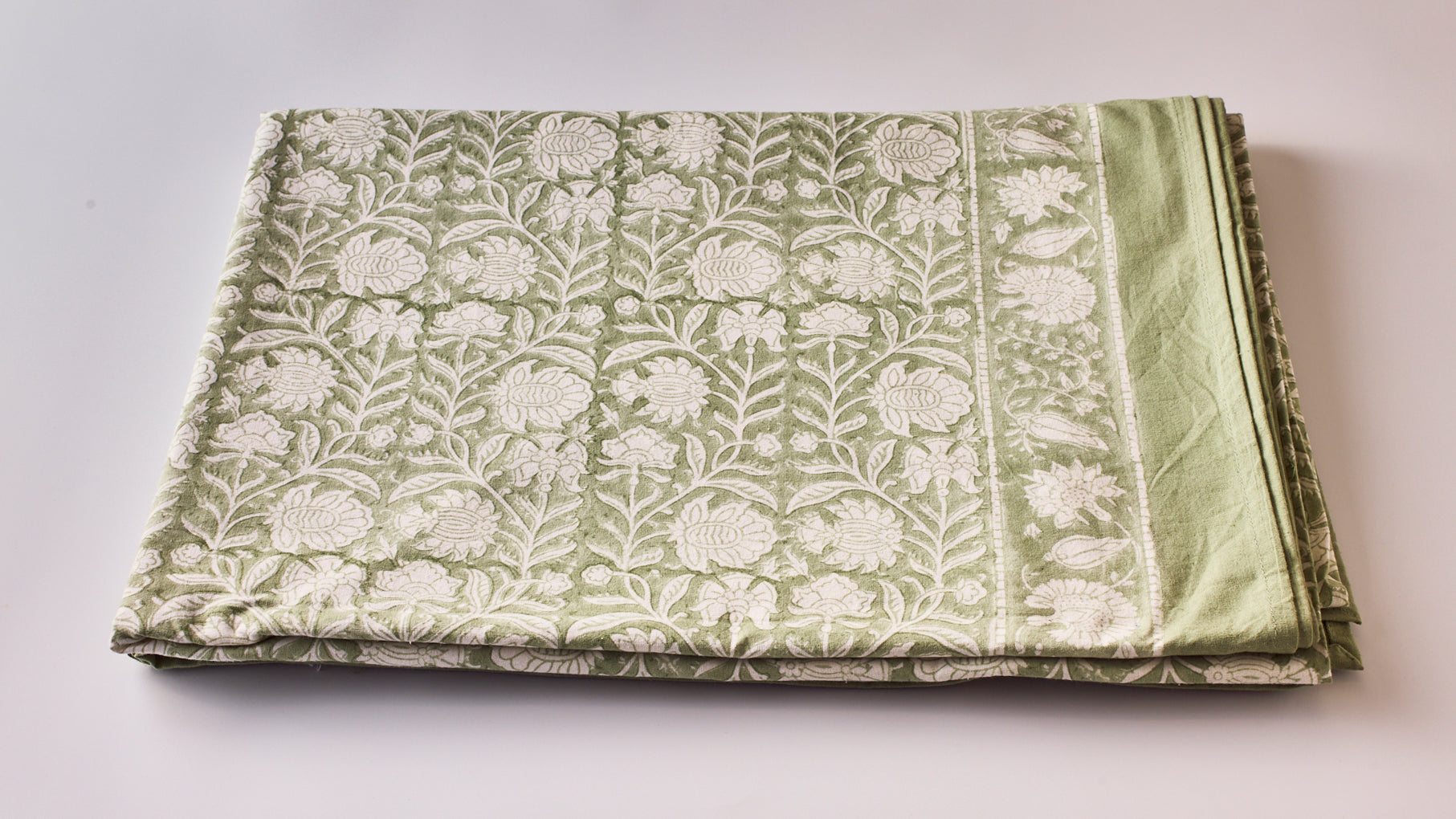 מפת שולחן לילי