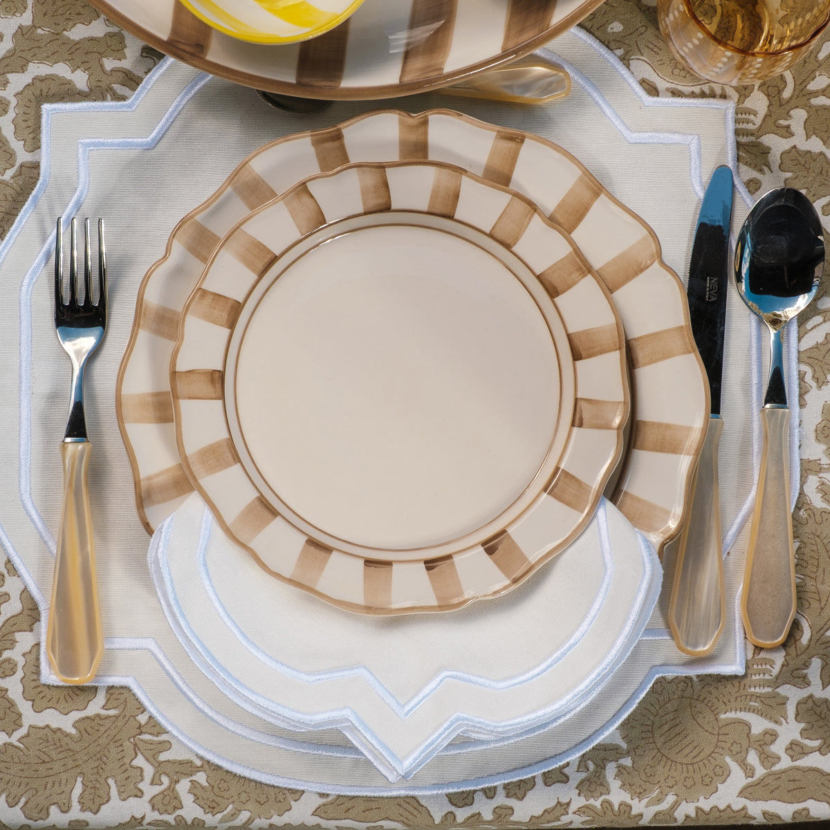 צלחת מנה ראשונה - פסים בז