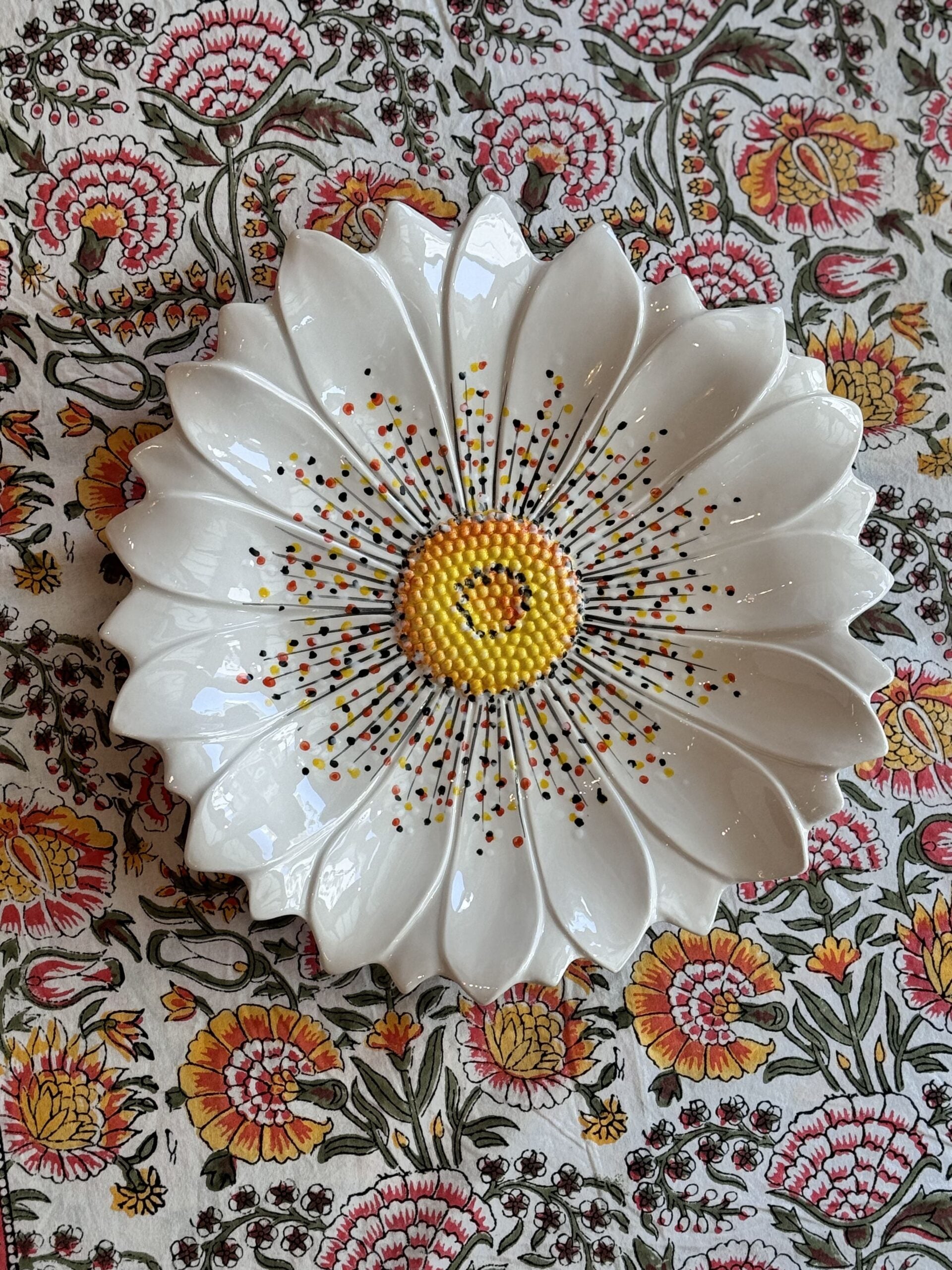 צלחת Daisy Dotted Serving Flora - פיית השולחן