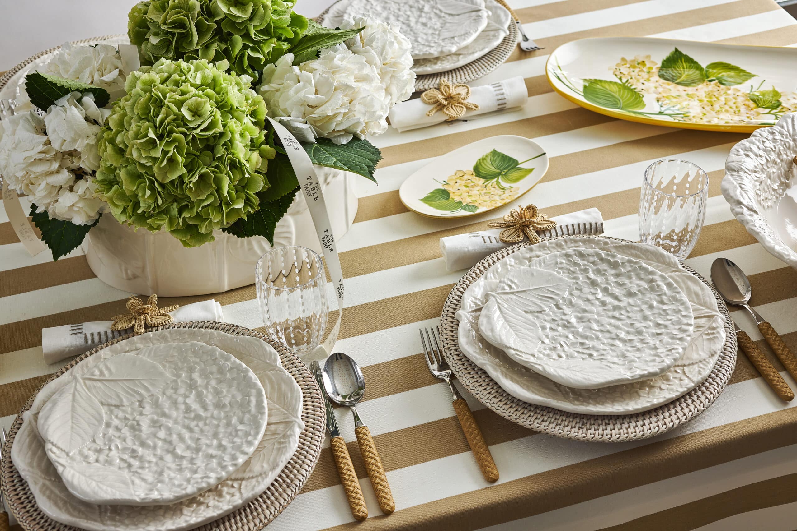 מפות – מפת פסים בצבע בז - פיית השולחן