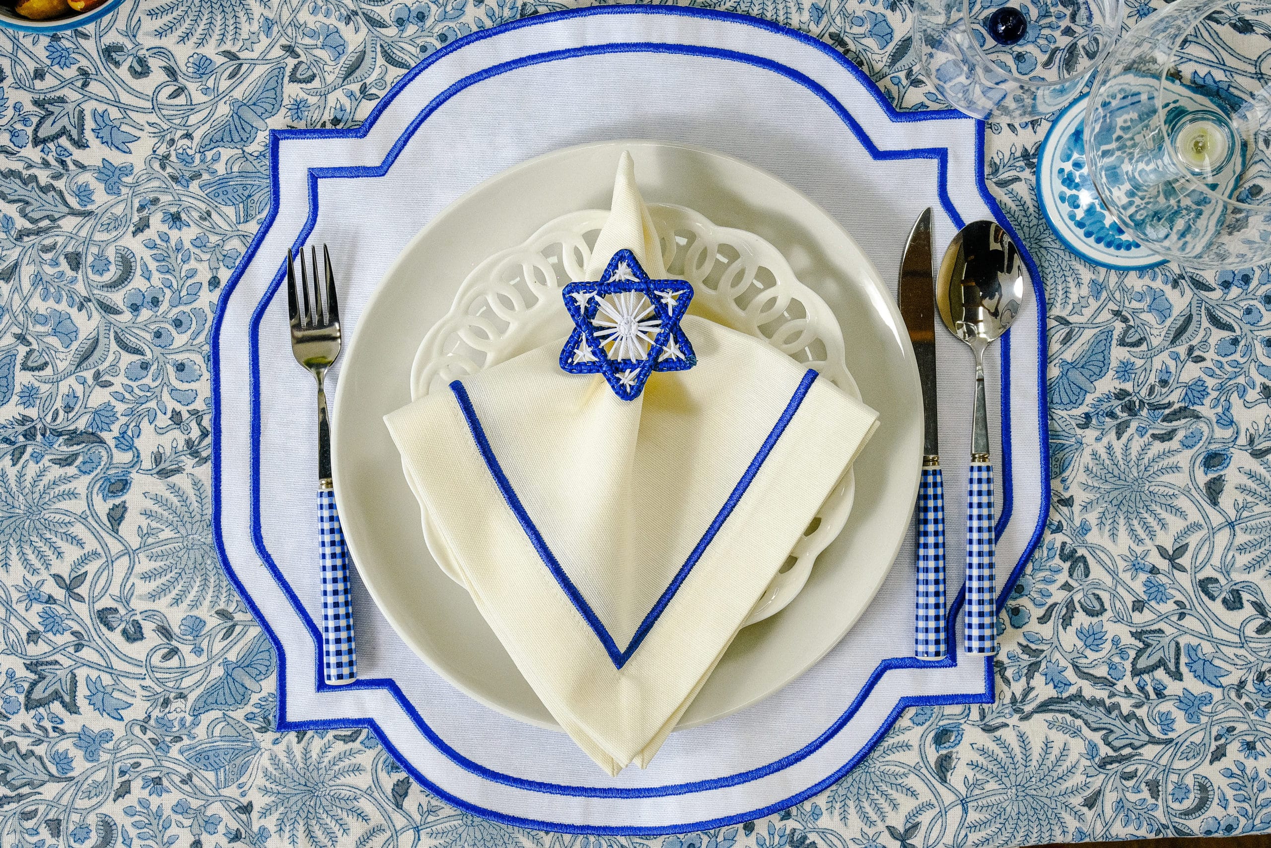 סכו״ם כחול Plaid | 18 Piece - פיית השולחן